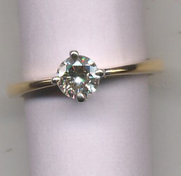 Beautiful 18 Kt Gold  Natural Diamond Ring